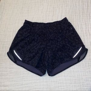 Lululemon hotty hot II short long *4” size 4